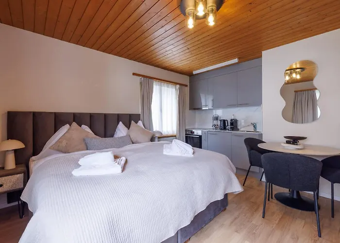 Luxe Walk To Lifts شقة